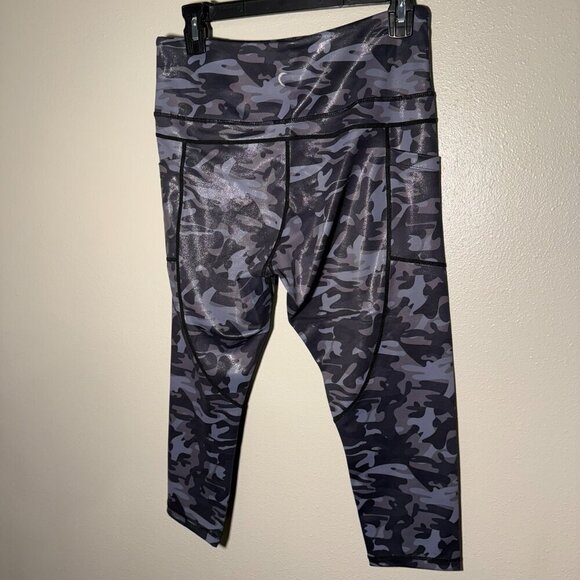 Zyia cropped metallic camo leggings - Picture 1 of 9